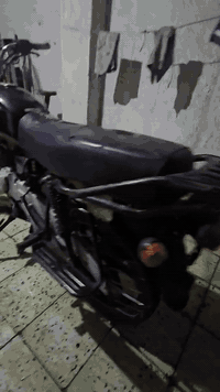 سلام عليكم دراجة بوكسر موديل ٢٣ جان بيها أوراق بس أوراقها انباكت لدراجة مجفتة مرة وحدة تجفيت شركة لدراجة مثل ما موضحة بالصور سعرها ٩٥٠ الف و بيها مجال للتواصل على الفيس او على هذا الرقم ***********
