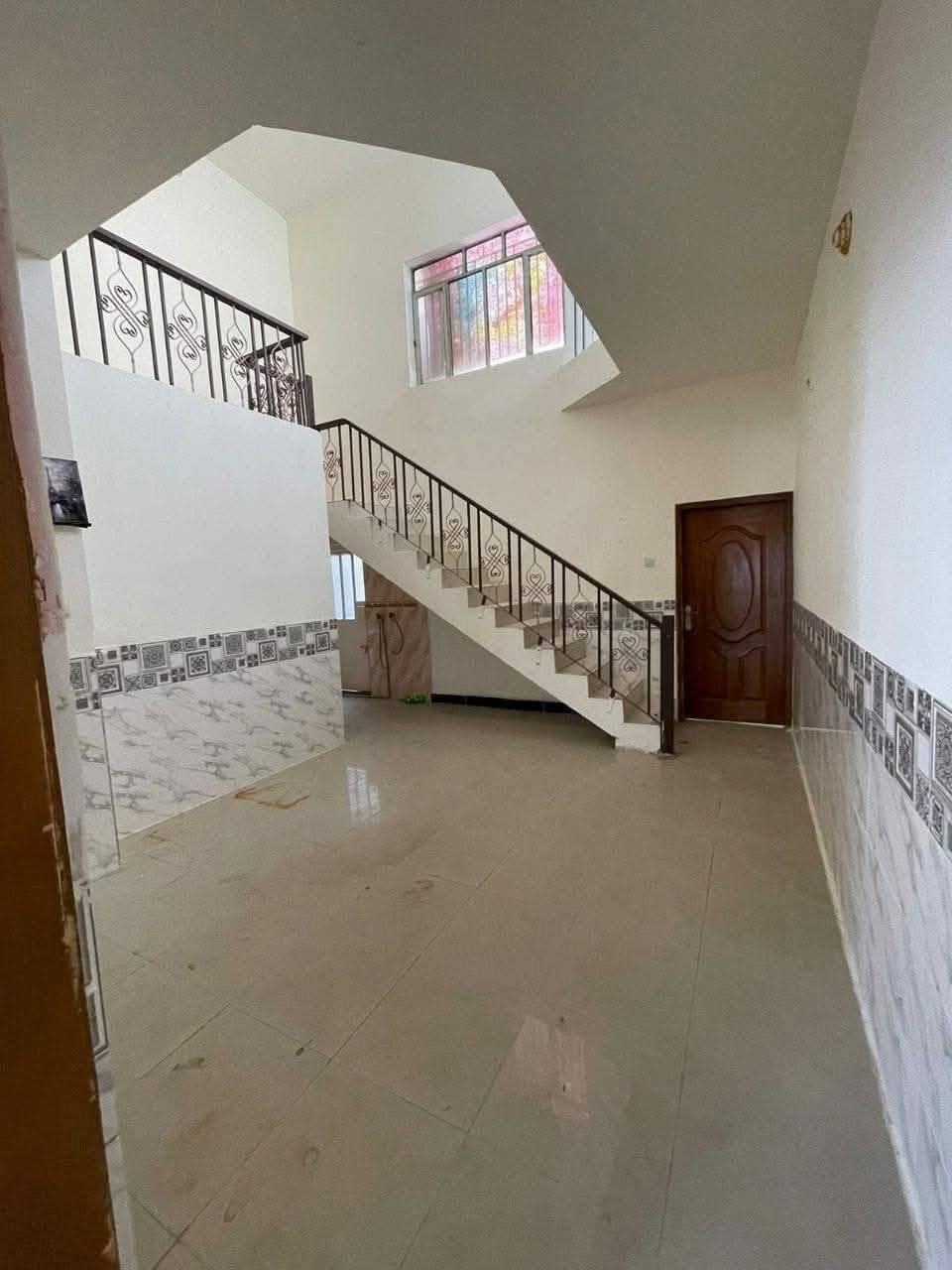 دار للبيع الجبيريه الثالثه خلف الحدادين المربع الاول 
  يرهم مراوس  سند 25 تحويل بدون تحفظ 
المساحه 125 متر طابقين 3 غرف مؤاجر حاليآ 
استقبال
مطبخ
موزع
غرفه نوم جوة + وحدة فوك كبيرة
صحيات داخل خارج + منور
كراج
للاتصال *********** حماده الطيب لترويج العقارات 

السعر 65 مليون بي مجال
