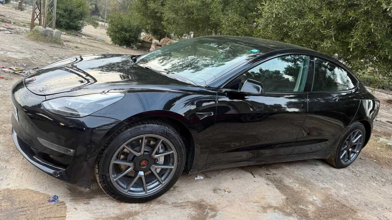 تسلا MODEL 3

Long rang 2023
دبل ماطور
اون لاين
مواصـفـات 
‎* نظام تسجيل كاميرات
عدة انظمة قيادة: Chill / Standard   
‎* سقف بانوراما فيو
‎* فرش جلد 
‎* مقاعد كهرباء 
‎* ذاكرة مقاعد أمامية Memory Seats
‎*  تدفئة مقاعد أمامية خلفيه Heated Front Seats
‎* شاشة لمس قياس 15 انش تدعم YouTube / Tiktok / Netflix والعديد من التطبيقات
‎* نظام الدخول من غير مفتاح Keyless entry
‎* تشغيل بدون مفتاح Keyless go
‎* تزيينات خشبية 
‎* خرائط Navigation 
‎* تحكم ذكي بكامل السيارة من خلال الشاشة
‎* 8 كاميرات عالية الوضوح HD 
‎* كاميرا داخلية Cabin Camera
‎* خاصية Dashcam لتسجيل لقطات فيديو 
‎* حساسات أمامية وخلفية لركن السيارة
‎* جنطات المنيوم
‎* أضوية زينون اوتوماتيكية / كشافات ضباب / LED
‎* مانع تصادم 
‎* رادار 
‎* مري طوي Folding Mirrors
‎* مري كهرباء
‎* تحكم طارة Stearing Wheel Controls
‎* تحديد مسار Lane Assist
‎* خاصية القيادة الذاتية Autopilot and Full Self-Driving
‎* مثبت سرعة التكيفيي Adaptive Cruise Control
‎* حساس تجاوز نقطة عمياء للمركبات والأشخاص Blind Spots
‎* نظام قراءة لافتات الطريق والسرعة المقررة Road Signs Assist
‎* نظام ترفيهي كامل Entertainment System
‎* تحذير من انخفاض ضغط الإطارات الخاص بالإطارات Tire Specific Low Tire Pressure Warning 
‎* تنبيه مراقبة السائق Driver Monitoring-Alert
‎* مساعد السرعة Speed Assist
‎* تخفيف الاصطدام الأمامي والتحذير من الاصطدام الخلفي Forward Collision Mitigation and Rear Collision Warning 
‎* تخفيف الاصطدام الأمامي Collision Mitigation-Front
* Hard Disk Drive Media Storage
* Wireless / Bluetooth / HD Radio / WiFi Hotspot
‎* منافذ USB و Type C
ماشية  80 الف كيلو متر تقريباً
حادثها سطحي بدون دواخل
صبغ بنيد وجاملغ امامي
وقبق صندوك
السعر 160 وبيها مجال
اني مكلف بالنشر
السيارة مكانها بغداد الكرخ

للتواصل الاتصال على الرقم

+964 775 355 6601


**إذا كنت صاحب هذا الإعلان وتريد حذفه لأي سبب، رجاءا أرسل رسالة إلى الدعم الفني**