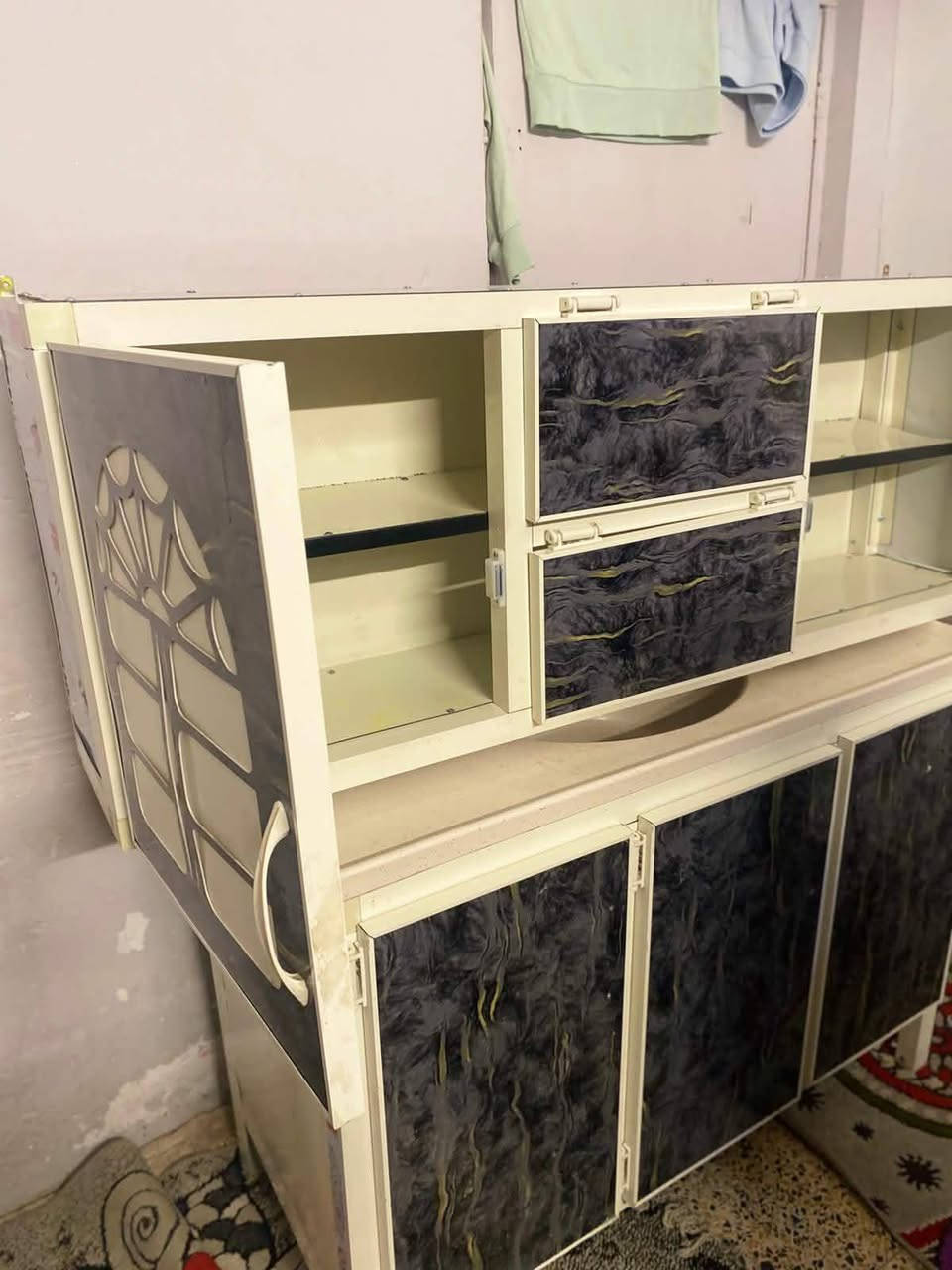 السلام عليكم كاونتر جديد مابي لا كسر ولا شي نضيف للبيع مكان بغداد اتصال ع رقم *********** سعر 125 وبي مجال
