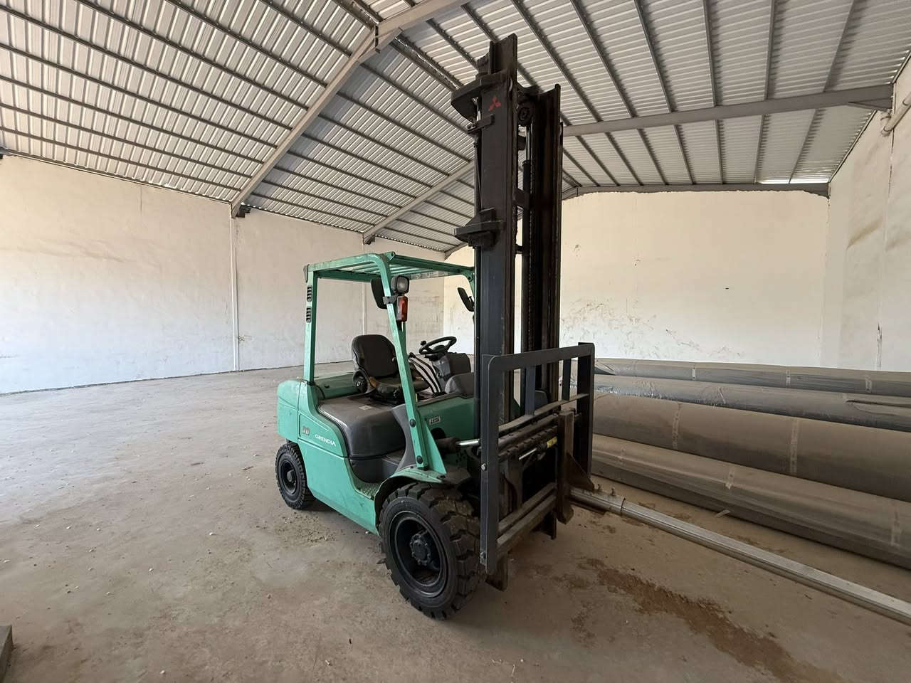 للبيع رافعه ميسبوشي 4 طن مديل 2013 نضيفه جدا محرك بشرط رقم كاتي جب ارتفاع 4 مترات ونص السعر 125 مع المجال عنوان نجف ***********
