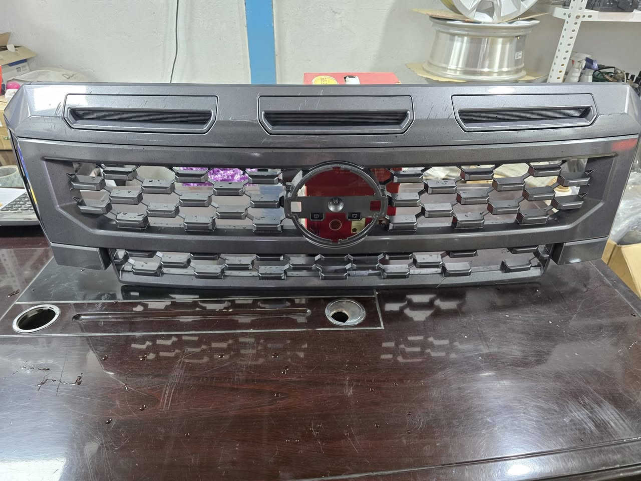 شباك امامي نيسان فرونتير اصلي تفصيخ موديل 2025 2024. العنوان البصره الزبير صناعيه الجديده ***********
