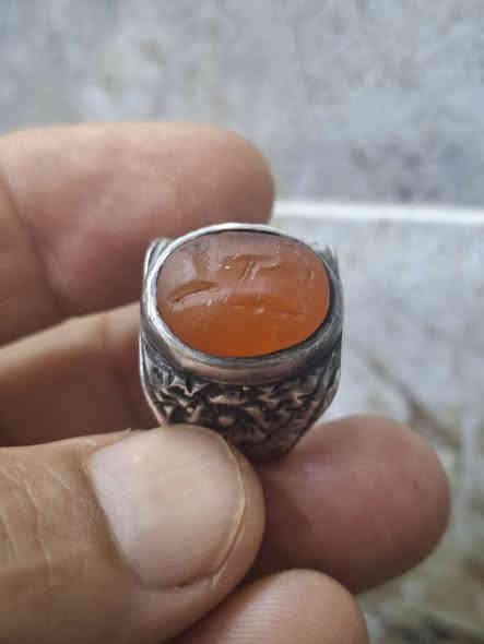 السلام عليكم يمانيه مشمشي قديبه للبيع العنوان بغداد مدينه الصدر اللي يحب يتصل هذا الرقم ***********
