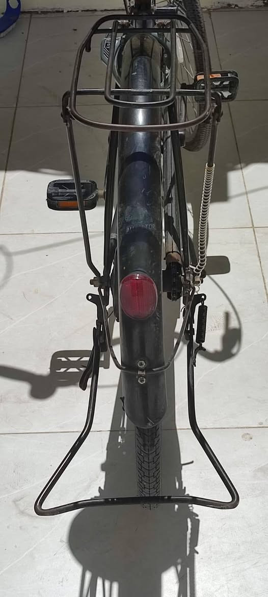 بايسكل ياباني حجم 27 أصلي للبيع 🚲
بايسكل ياباني بالة (حجم 27) من الدراجات المتينة والعملية جداً. الدراجة كاملة ملحقات بلاد ونظيفة وممتازة للمشاوير اليومية أو التوصيل.
أبرز المواصفات:
الحجم: 27 (حجم مرغوب ومريح جداً بالمشي).
الملحقات: جك خلفي مزدوج (ستاند ثقيل) + حمالة خلفية قوية بلاد.
الحماية: غطاء زنجيل كامل يحميك ويحمي الدراجة.
الوضعية: كشن مريح ومقود عالي ومريح للظهر بالسياقة.
الدراجة جاهزة ومابيها أي نقص وجاهزة للركوب فوراً.
💵 السعر:
السعر: 105 ألف دينار عراقي (وبي مجال للشراي وماراح نقصر وياه).
📍 الموقع: [النجف]
📞 للتواصل: [***********] أو راسلني خاص.

