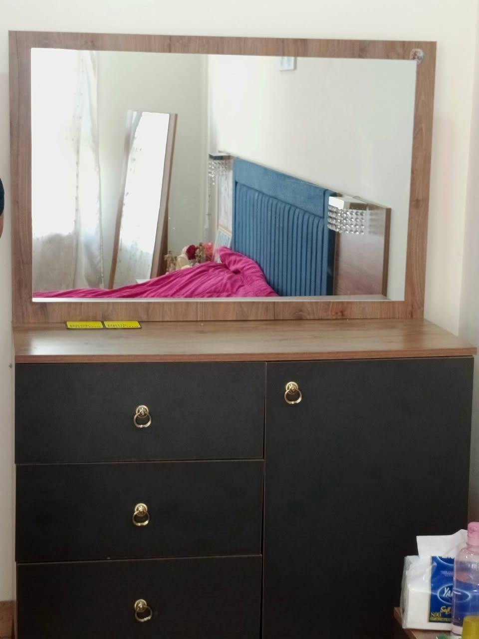 غرفة نوم متكونة من ٦ قطع للبيع
جديدة استعمال كم شهر ، متينة و اي ضرر ما بيها 
سعر الشراء ٧٥٠ الف
سعر البيع ٤٠٠ مع مجال 
*********** اربيل
