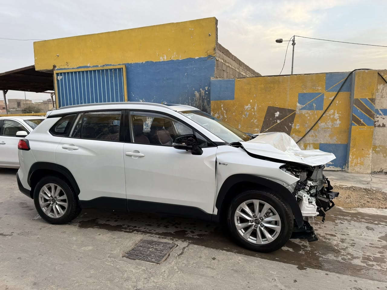 السلام عليكم 
للبيع كورلاه كروز 2025 رقم بغداد فول مواصفات بصمه شاشه فتحه سقف جلد احمر كشنات كهرباء كأمره فول 1 على 1 ماشيه 9 الف جديده السياره شغاله وتمشي للاستفسار اكثر ***********
