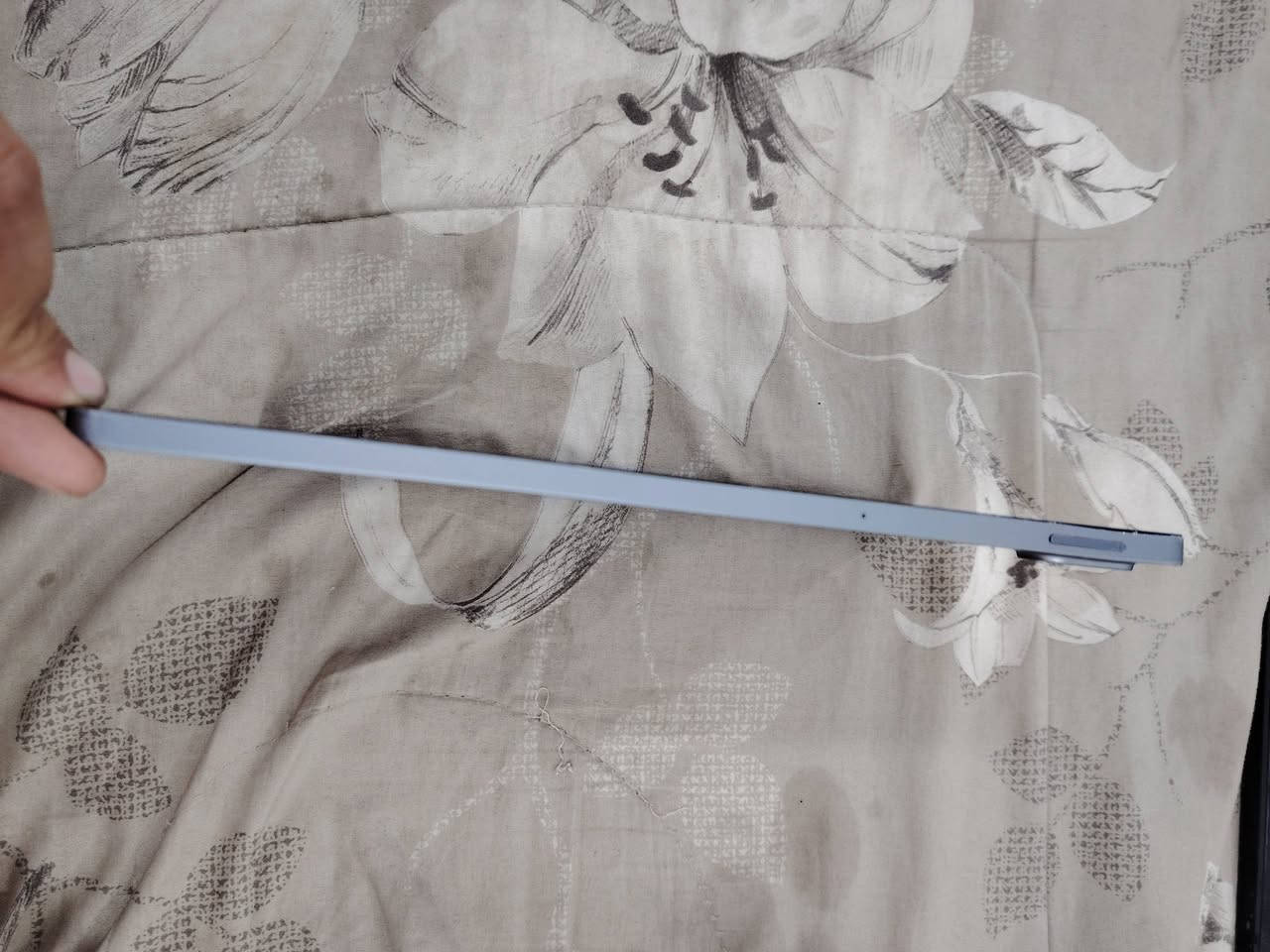 هواوي ميت باد 11.5 جهاز نضيف فقط مبدل شاشه شرط وكالة اصليه بضمان بي بعض الشخوط في الشاصي ولكن ما مأثر جهاز قوي ومرتب احدث نضام بي من هواوي بطاريتة وغراضه كلهن علبلاد مفولات مكاني (بغداد الشعب )(السعر~~ 180 الف ) للعلم الجديد حاليا ب 350 الف   رقم للتواصل ***********
