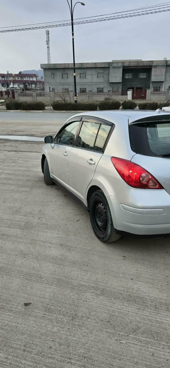 نیسان ڤێرسا مۆدێل 2008 سلڤەر
سەیارەکە ساغە مووس و بڕاوەبەشەرت بۆجوانی کورەکراوەتەوە چەمپێکی بچوکی پێشەوەی هەیە           گێر و مەکینە بەشەرت
سەیارەکە علوجە کەفالەتی مەدەنی بەشەرت 
سعری :43گەڵاومحامەلە
شوێن :ڕانیە
ژ.م. ***********
