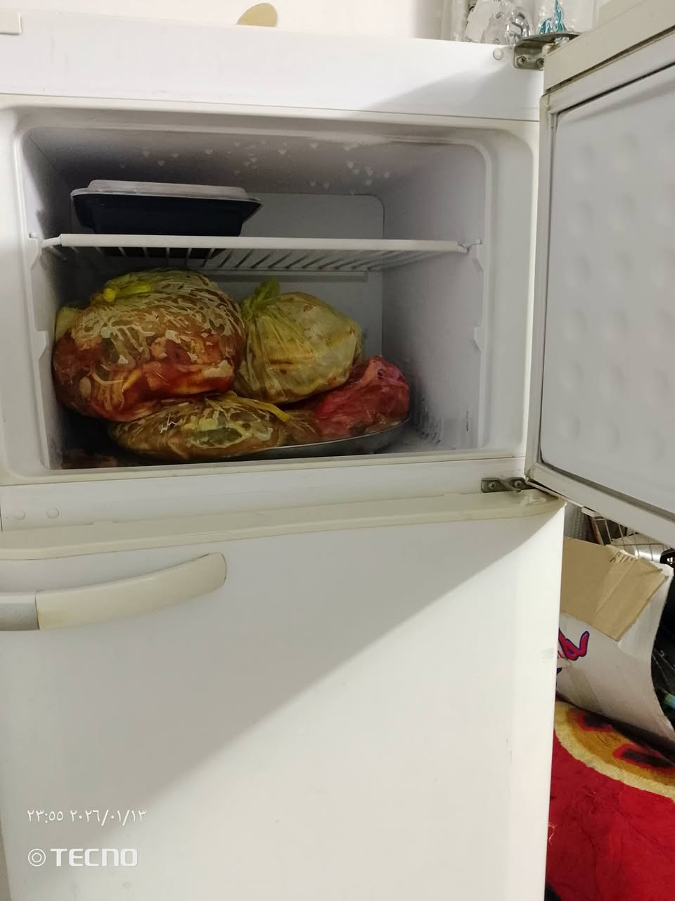 سلام عليكم ثلاجه للبيع باب أول نضيفه كلش للبيع سعر 200 وبيه مجال***********
