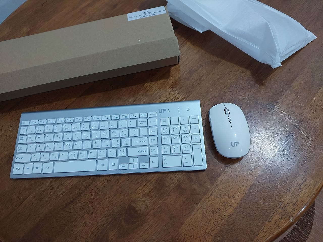 السلام عليكم   .....  الجهاز ما مستخدم نهائيا بالكارتون  ALL IN ONE  ( شاشة بداخلها حاسبة كاملة )  ..رام عالي بحجم 8 كيكا نوع DDR4 ......شاشة حجم  24  نوع  IPS مضادة للانعكاس بدقة FULL HD الوان طبيعية ...هارد نوع  SSD  السريع جدا بحجم 512 كيكا..معالج من الجيل السابع بتردد اساسي 2.7 كيكا كور اي 5  ...واي فاي بلوتوث سماعات ...كاميرا اتصال بالشاشة...    الجهاز ما مستخدم جديد بالكارتون شكلة حلو وسلم  وسريع جدا ومياخذ مساحة ..... ملائم للدراسة والبرامج والاعمال وغيرها   .... مكانه بغداد سعرة مناسب جدا  للاستفسار الاتصال ***********  او  *********** (واتس)
