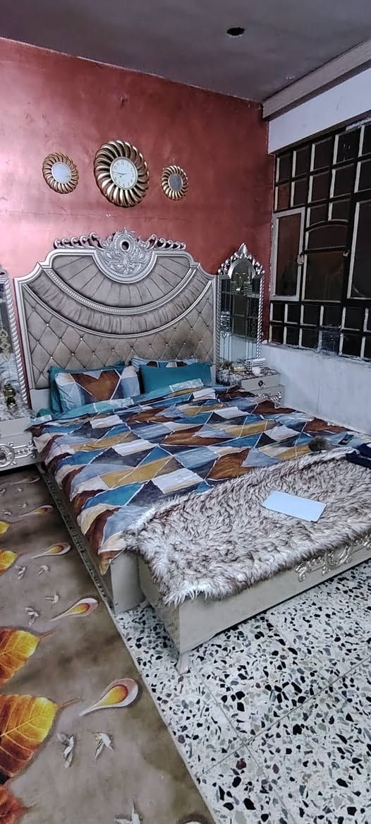 السلام عليكم غرفه تركيه للبيع مليون 800وبيها مجال للطيبين نظافت الغرفه 80/100العلوان الامين الثانيه  رقم الهاتف ***********
