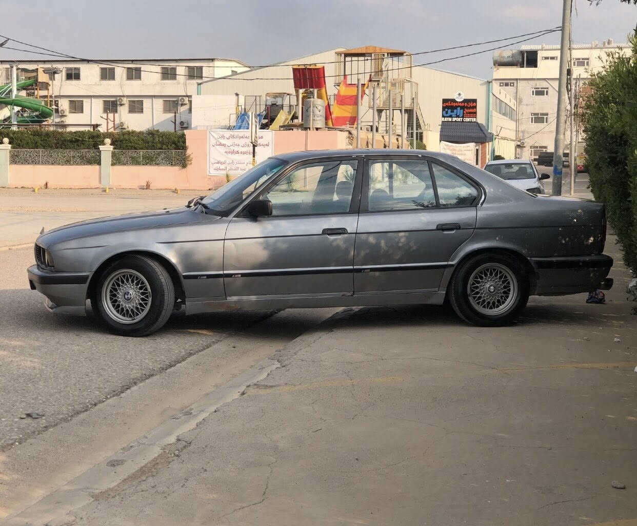 BMW 1991 520i
بي ام دبليو موديل 1991 حجم 520i اصل كير عادي 
كير محرك بشرط تبريد ثلج/ جام كهرباء/ سلايت 
صدر جديد / باتري جديد / تخم تاير جديد 
دعاميات M  لايت حلقه 
صبغ عام للجماليه بجم كبس 
بيها طخه خفيفه جاملغ خلفي جهه السكن 
سياره جاهزه بدون نواقص 
عليها غرامه 480 الف 
السعر 52$ 
مكان السياره اربيل 
***********
