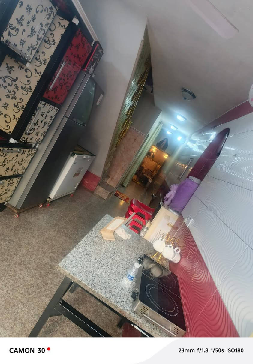 بسم الله الرحمن الرحيم
توكلنا على الله
السعر مناسب جداا
دار للبيع
مساحة ٦٠ متر واجهه ٤ 
يحتوي على مطبخ خدمات منور صاله ممر
الطابق الثاني يحتوي على غرفتين نوم
طابو صرف
بناء حديث
لموقع المشتل النفط

للاستفسار الاتصال على
***********
وتساب خاص
