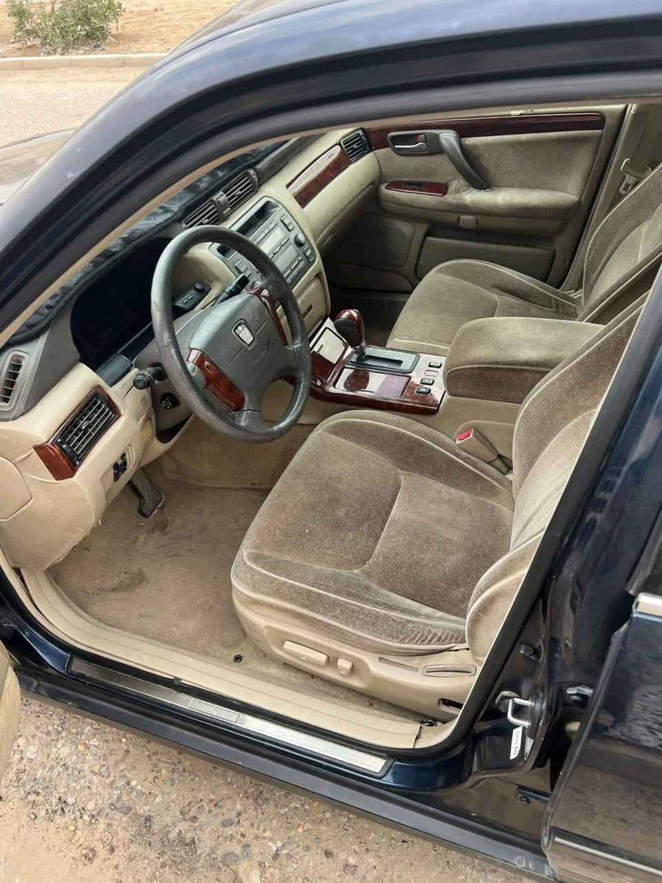 سياره ملكه جنون البيع السعر ٣٦ وبيه مجال كصه جنطه سنويه ورقام العنوان العماره  استفسار علئ الرقم***********
