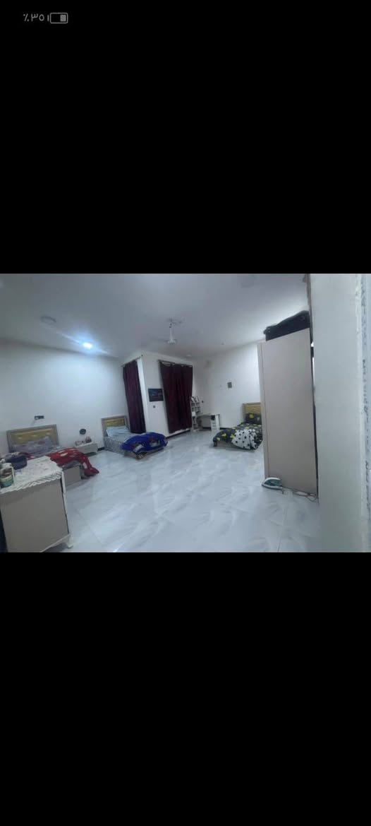 بيت حديث للبيع في كربلاء – حي التحدي
فرصة مميزة لامتلاك بيت حديث  طابو صرف بموقع ممتاز في حي التحدي
 قريب جدًا من مستشفى الحجة
 تفاصيل العقار:
المساحة: 210 م2
عدد الطوابق: 3 طوابق
عمر البناء: 5 سنوات
عدد الغرف: 4 غرف نوم
4 حمّامات
صالون واسع ومريح
تصميم حديث وتشطيبات جيدة
مناسب للسكن العائلي أو الاستثمار
 المميزات:
موقع حيوي وقريب من جميع الخدمات
حي هادئ ومناسب للعوائل
بناء متين وحديث
 للاستفسار 
009647506537040


**إذا كنت صاحب هذا الإعلان وتريد حذفه لأي سبب، رجاءا أرسل رسالة إلى الدعم الفني**