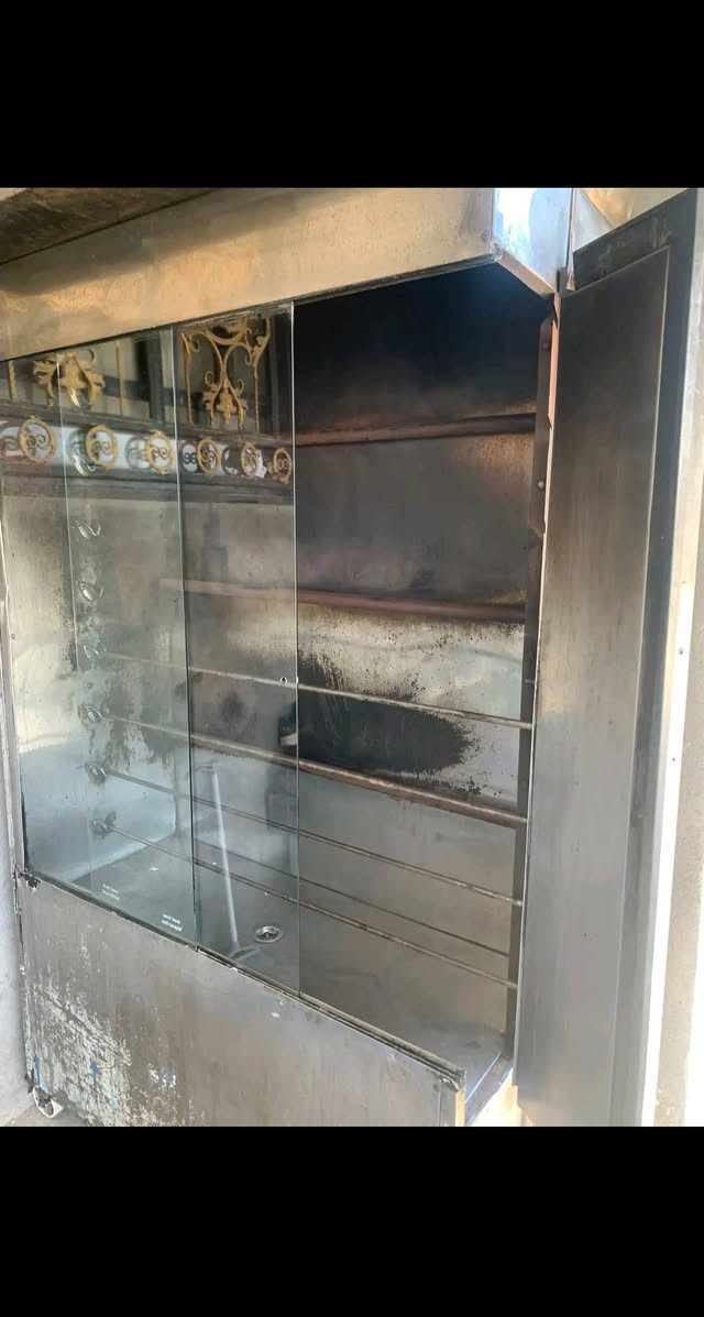 مساء الخير
مشوايه دجاج تشيل 40 دجاجه
صوندات مال غاز جدد ماطور شغال 
سعره 550 وبيها مجال للطيبين 
مكاني بصره ***********
