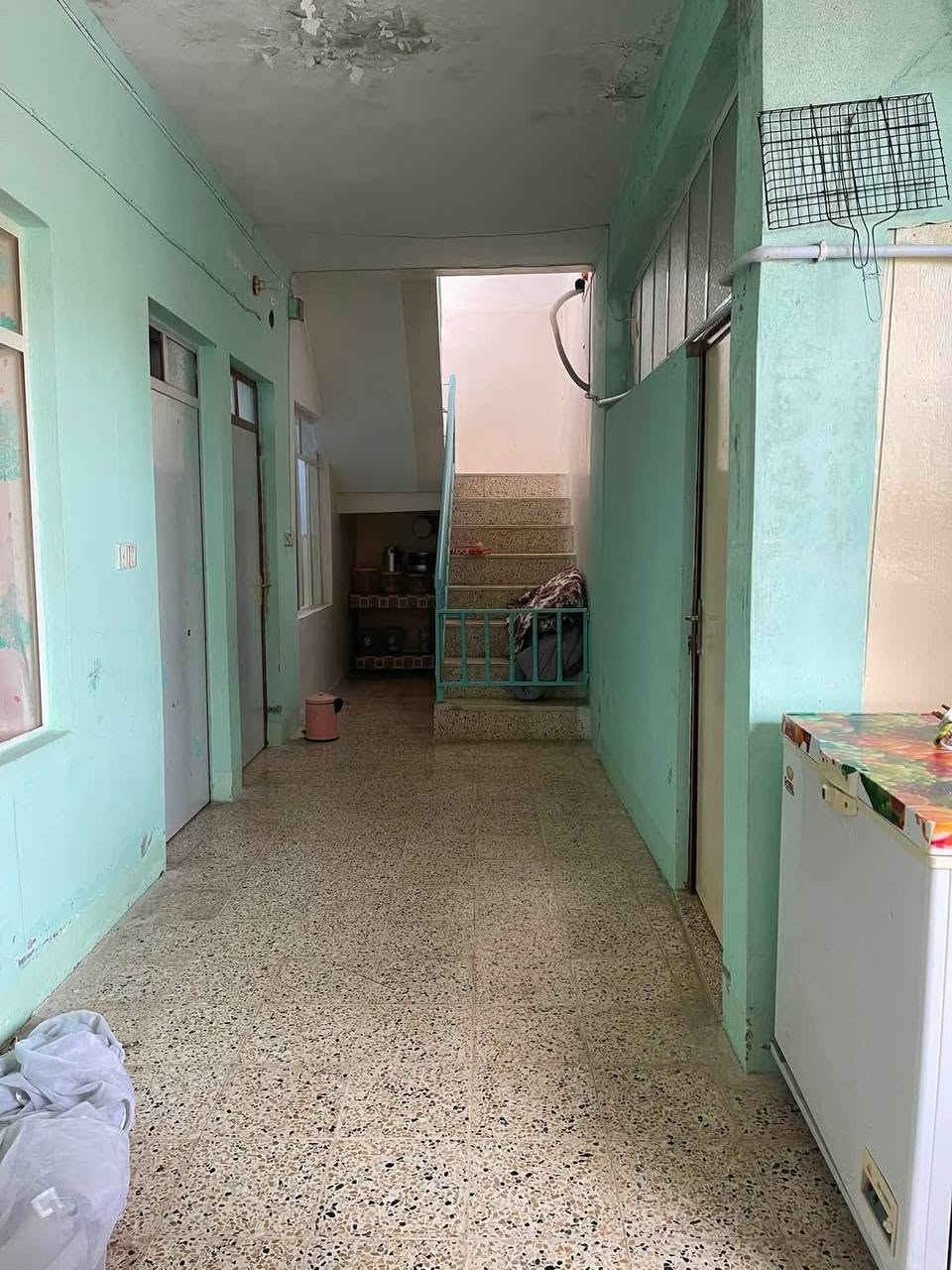 📍🏡بيت للبيع في قرية سادة وبعويزه
البيت 256 متر زراعي بيه كرت بلدية 
يتكون من غرف عدد 5 
ومطبخ عدد 2
و حمام ومغاسل 2 
وحوش واسع يسع ل 3 سيارات
السعر 63 وبيه مجال 
للاستفسار اكثر تواصل خاص 
او مراسلة واتساب ***********
