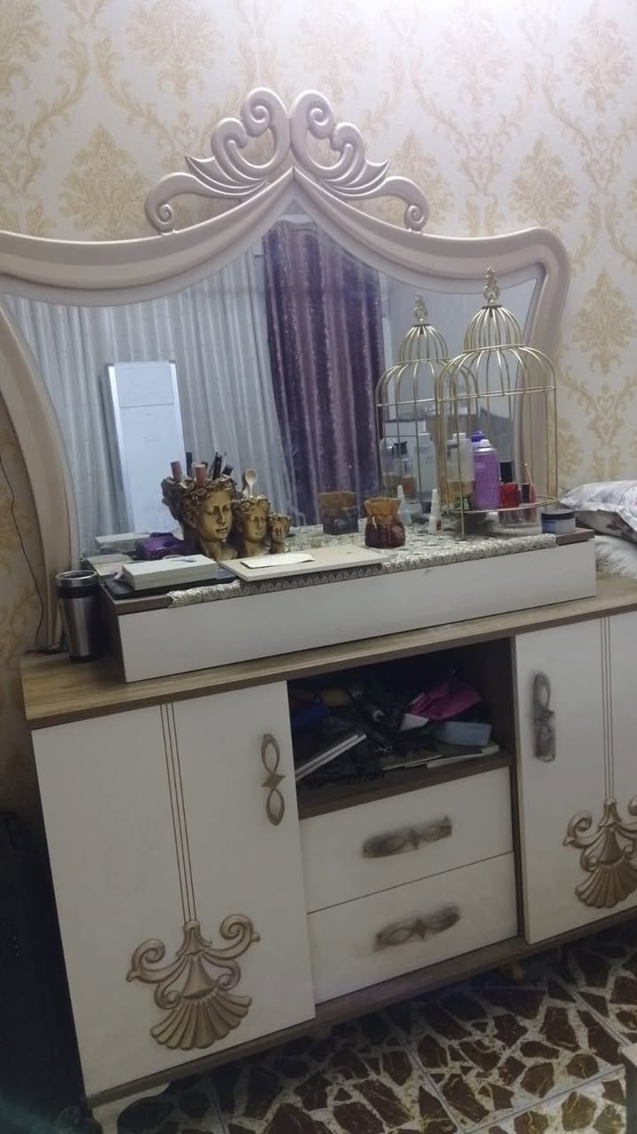 للبيع
للبيع قنفة نظيفة ✨
قنفة بحالة ممتازة، مريحة ومرتبة، استخدامها خفيف

للبيع غرفة نوم كاملة ✨
غرفة نوم نظيفة جداً وبحالة ممتازة، استخدام قليل ومرتبة.

🛏️ تحتوي على: سرير + دولاب 
🎨 اللون: (اوف وايت)

💰 السعر: (الغرفة ٨٠٠
القنفة ٥٠٠)

📍 الموقع: (بغداد -حي الجهاد)
📞 للتواصل: خاص

سعر مناسب وقابل للنقاش للجادين


**إذا كنت صاحب هذا الإعلان وتريد حذفه لأي سبب، رجاءا أرسل رسالة إلى الدعم الفني**