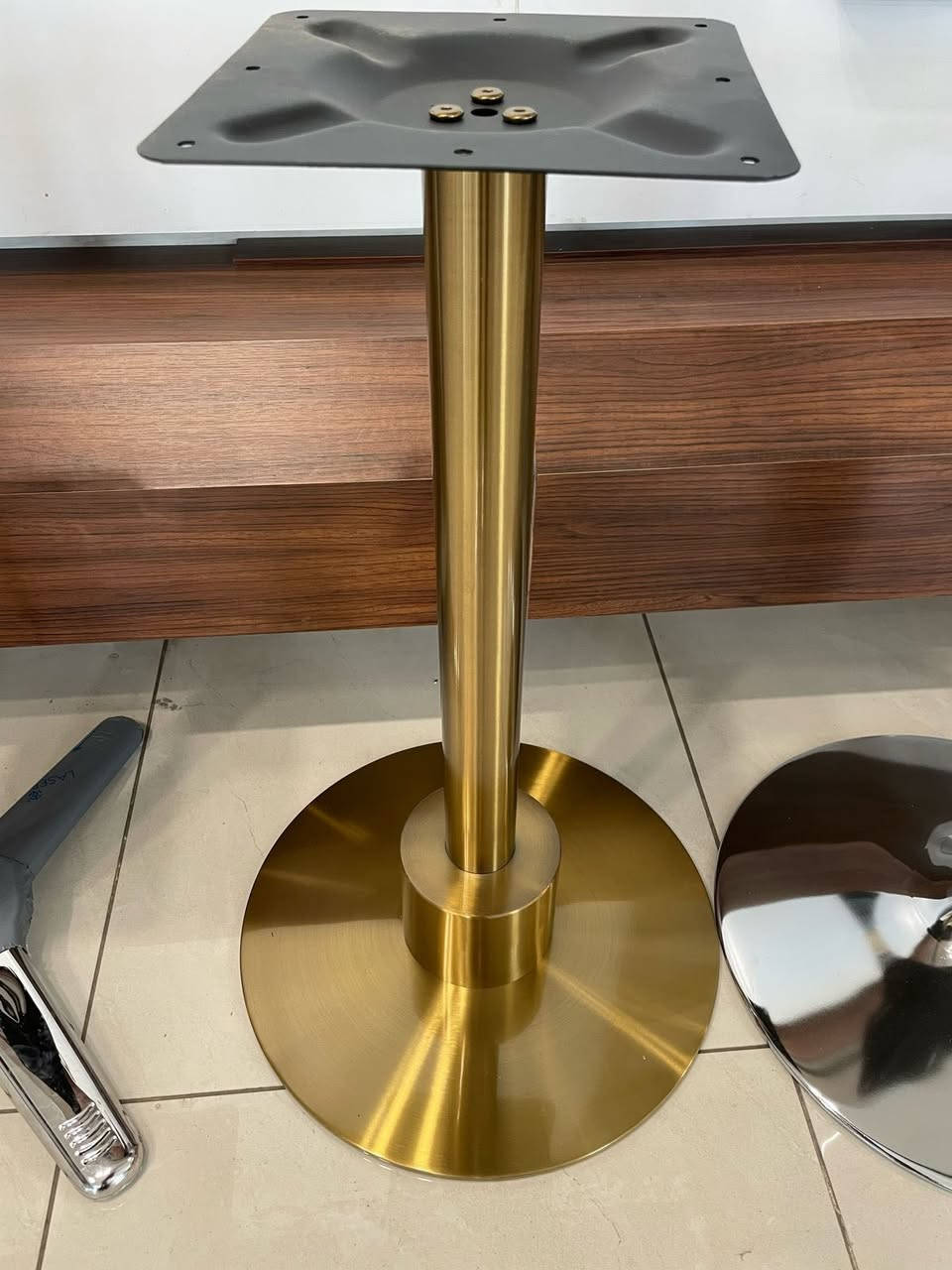 قاعدة طاولة حديد ثقيلة للمطاعم والكوفي شوب 🍽️☕️
‼️ تجهيز السطح اختياري - HDF بالون بريس بأكثر من ٤٠٠ لون ‼️

✔️ ثبات عالي يتحمل الاستخدام اليومي
✔️ تصميم أنيق يناسب الكوفيات والمطاعم العصرية
✔️ دهان أسود مقاوم للخدش والصدأ
✔️ مناسب لطاولات الرخام، الخشب وHDF

📍 خيار مثالي للصالات، التراسات، والكافيهات
📦 متوفر الآن – كميات محدودة
☎️ للحجز راسلنا واتساب :
***********
