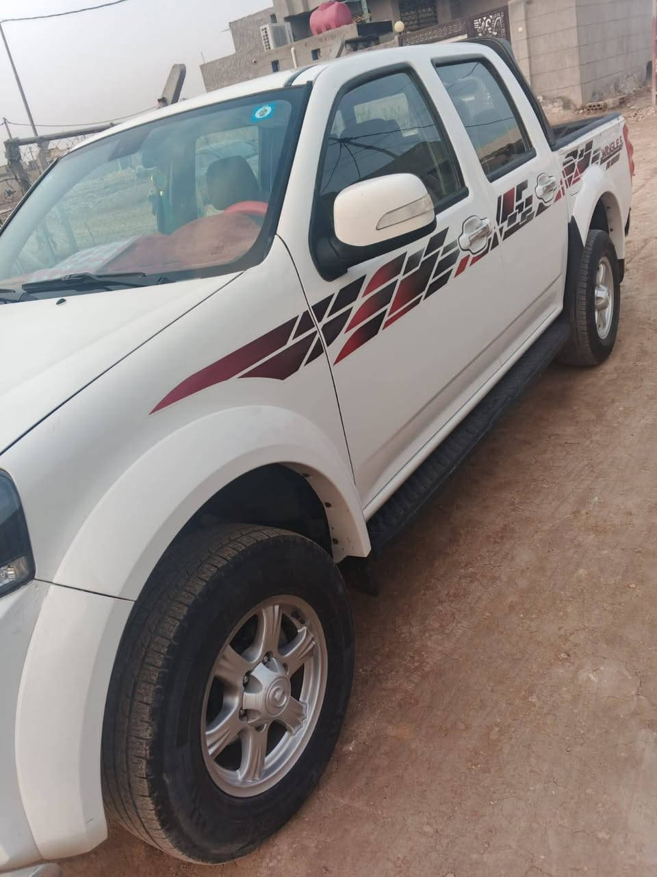 سلام عليكم سياره لبيع كريت ويل موديل ٢٠٢٤ رقم قادسيه دولي الجديد سنويه مجدده ال٢٨ تحويل ثاني يوم ماشيه ٩٤ الف بيها رش صبغ بنيد وجاملغ  والباقي مكفول المكان الديوانيه السعر ١٢٠ وبيها مجال اتصل ***********
