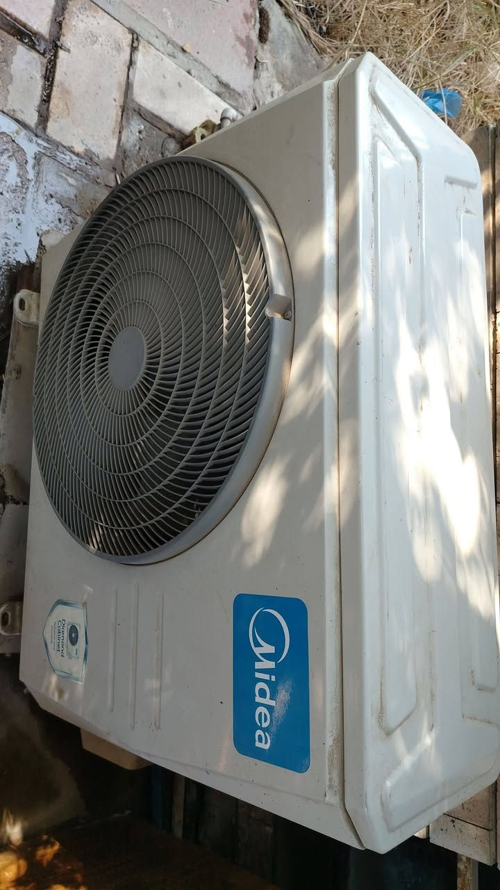 السلام عليكم
١.سبلت ميديا طن ونص مستعمل ٢٠٢٣  شغال تبريد وتدفئة  سعر ٢٥٠ الف قفل. 
بغداد حي القاهرة ***********
