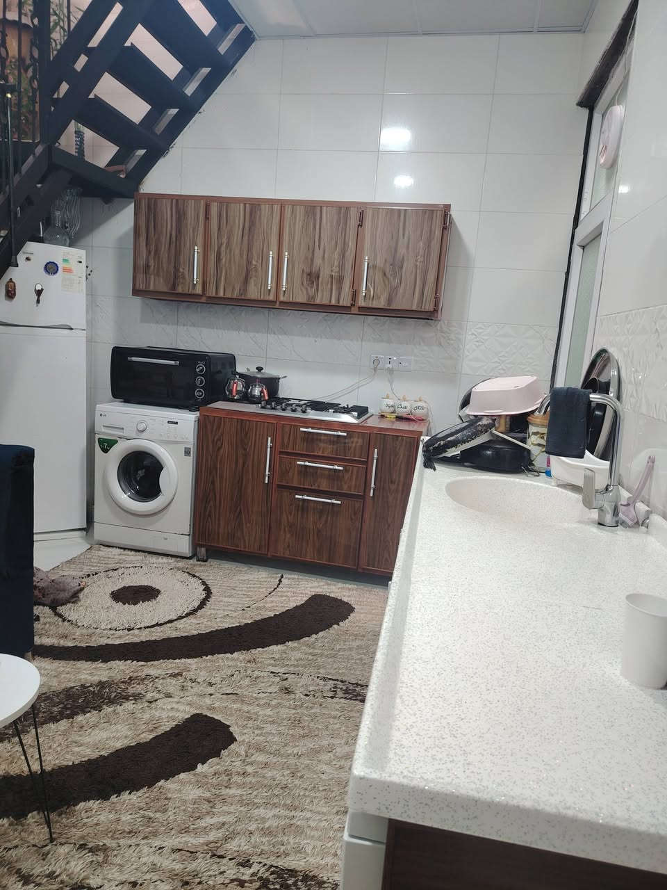 بيت للبيع منطقه ١٦ اب مساحه 100 متر وجهه 5 قريب عل شارع عام غرفه نوم صالون مطباخ وحمامات طابق ونص غرفه نوم البيت دكت مركزي سقف ثانوي ويا غراض بيت للبيع سعر 50 وبي مجال


**إذا كنت صاحب هذا الإعلان وتريد حذفه لأي سبب، رجاءا أرسل رسالة إلى الدعم الفني**