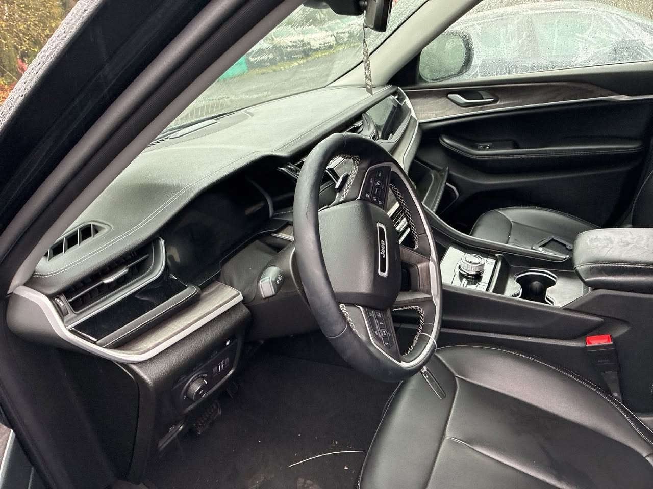 جيب 2024 هايبرد 
ممشى 10 مايل حقيقي فول 3 شاشات 
شغاله محتاجلها برمجة 
السيارة بعمان ابيع بعمان ما ابيع واصل بغداد 
او مراس سيارة في بغداد
كارفاكس كلشي كامل بدون حادث مسبق حيل نضيفة 
اتصال ***********
