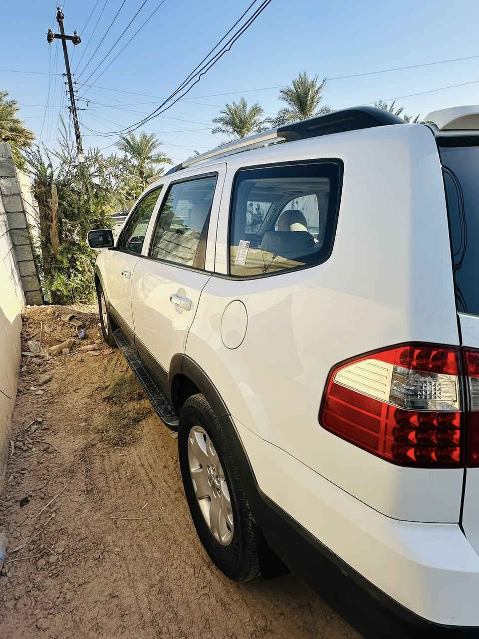 موديل ١٣ كفاله عامه. 
فول. مواصفات. 
فتحه سقف
مري قلابه 
حساسات امامي خلفي 
شاشه تاب اصلي 
صدر السياره شركه 
تخم تاير جديد 
محرك جديد 
كير جديد 
رقم. بغداد دولي. بسمي 
كشنات كهرابائيه الثنينهن وجلد 
زراك لايت بك لد 
سعر السياره. ١٦٥ وبيه مجال 
او مراوس بسورنتو شكل ال ١٦. من.موديل ١٥ وفوك انطي فرق هم عادي. حسب النضافه 
مكاني صلاح الدين. بلد الضلوعيه 
***********
