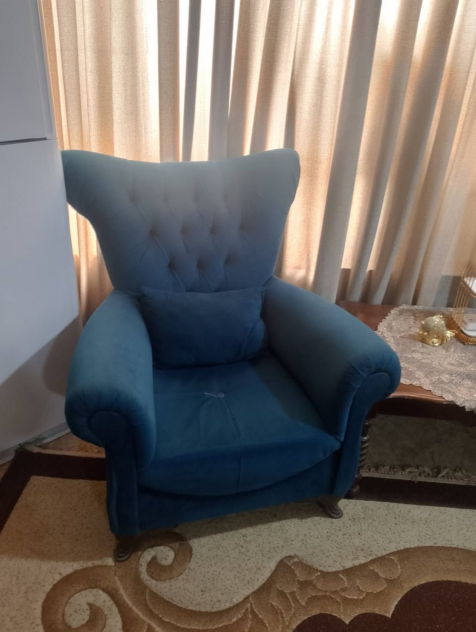 غراض للبيع تخم قنفات عشر مقاعد وثلاجه جبسون كبيره للاستفسار ***********
