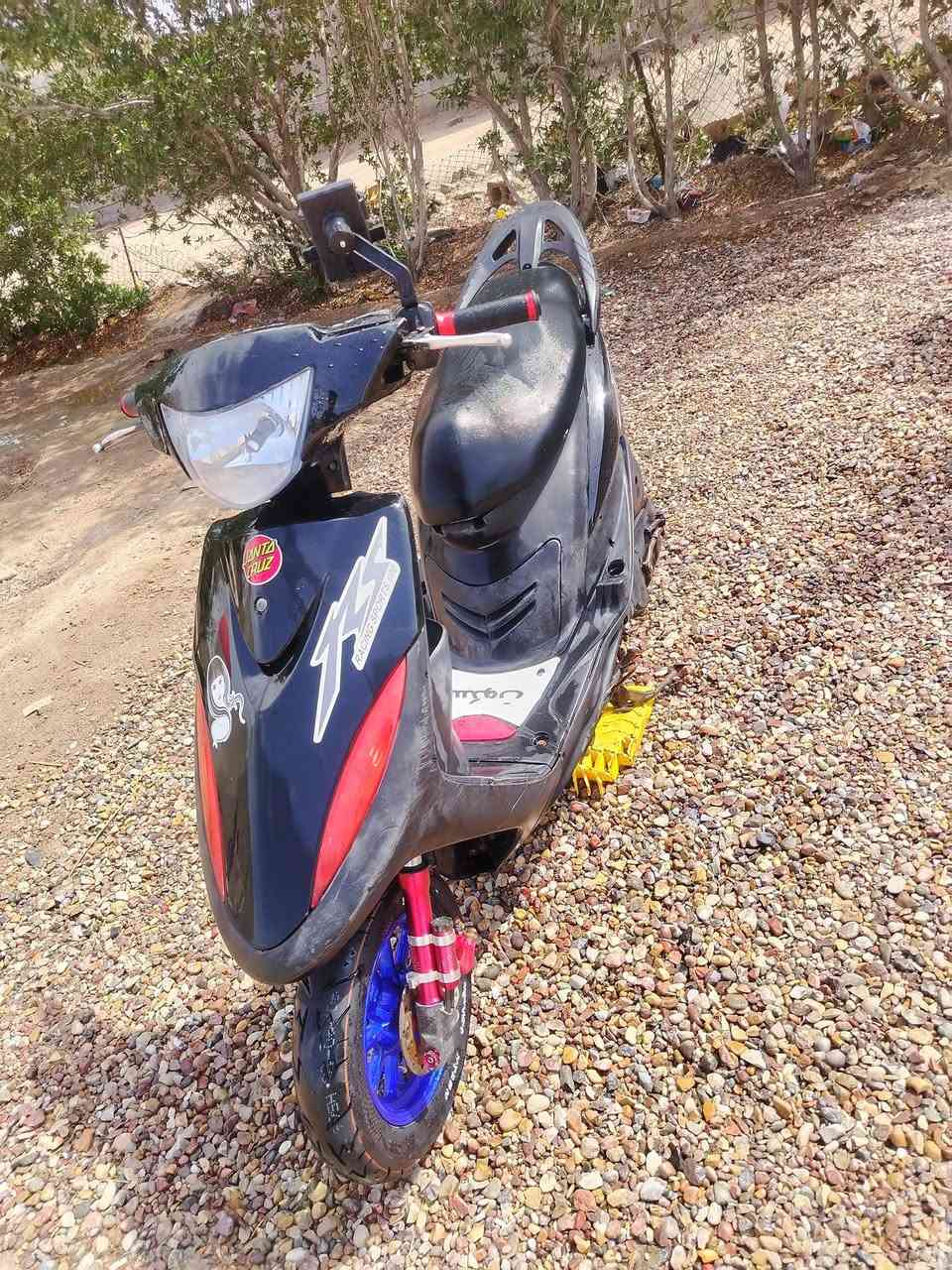 السلام عليكم ماكس للبيع دراجه الدراجه مفتوحه مره واحده دراجه جاهزه شراي يتصل على الرقم او يجي خاص ***********
