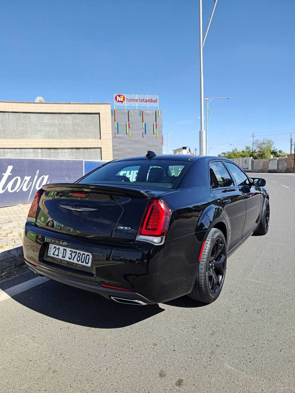 للبيع فقط بسعر مناسب جدا جدا جدا اوباما(كرايسلر) ،S300 موديل 2019
فول فول مواصفات وارد كندي فور ويل 
سعر 190 ورقه ***********
 كلش نضيف ماشي 90الف مايل
رقم سليمانيه بسمنا تحويل باجر 
كير محرك كهربائي تبريد كلها بشرط 
سياره جاهز دينار مصرف مابي 
الواقع احلى من الصور 
محرك 6سلندر حجم 3600
الحادث بونيت جملغ شخط ومبدل قطعتين صبغ يعني سونار موجود 
صدر حداديه 4تايرات بطاريه كلها جديد 
عنوان كركوك ازادي شراي اتصل 
***********
