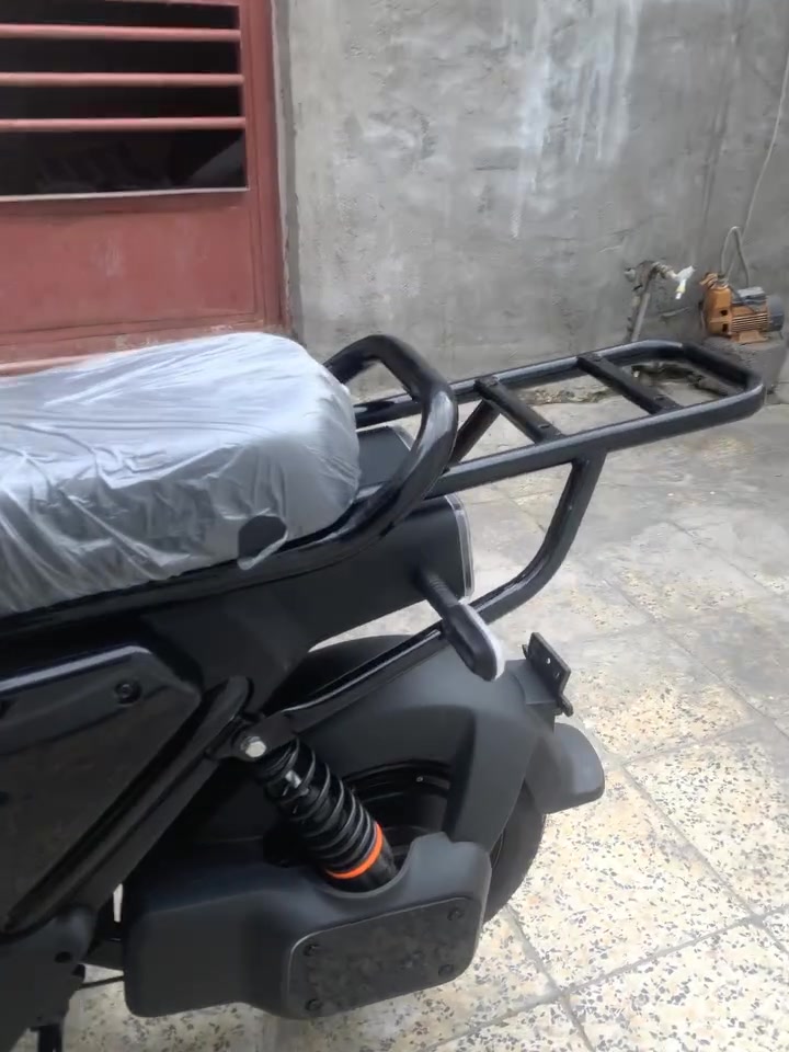 دراجه شحن 
سعره 500 الف وبيه مجال للطيبين 
٦ بطاريات + ضمان بل بطاريه 
لايت عادي + فول لايت + اشاره يمنه و يسره 
سرعه 45 + تمشيك 50 كيلو بل شحنه الوحده 
تجي وياها سويج عدد ٢ + بصمه تشغيل عن بعد 
بيه نضام حمايه من السرقه تقفله + سماعه بلوتوث بل دراجه 
تكدر تشحن تلفونك عل دراجه + صندوك حجم متوسط 
مستعمله شهرين نضيفه للحجز ولاستفسار 
دراجه نضيفه بس عندك البريك الامامي انكطع عندي 
***********
