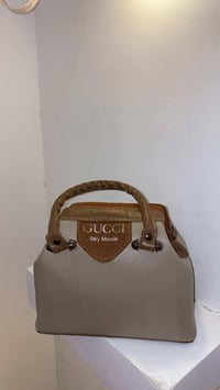 للبيع • قطعة • اكسسوارات