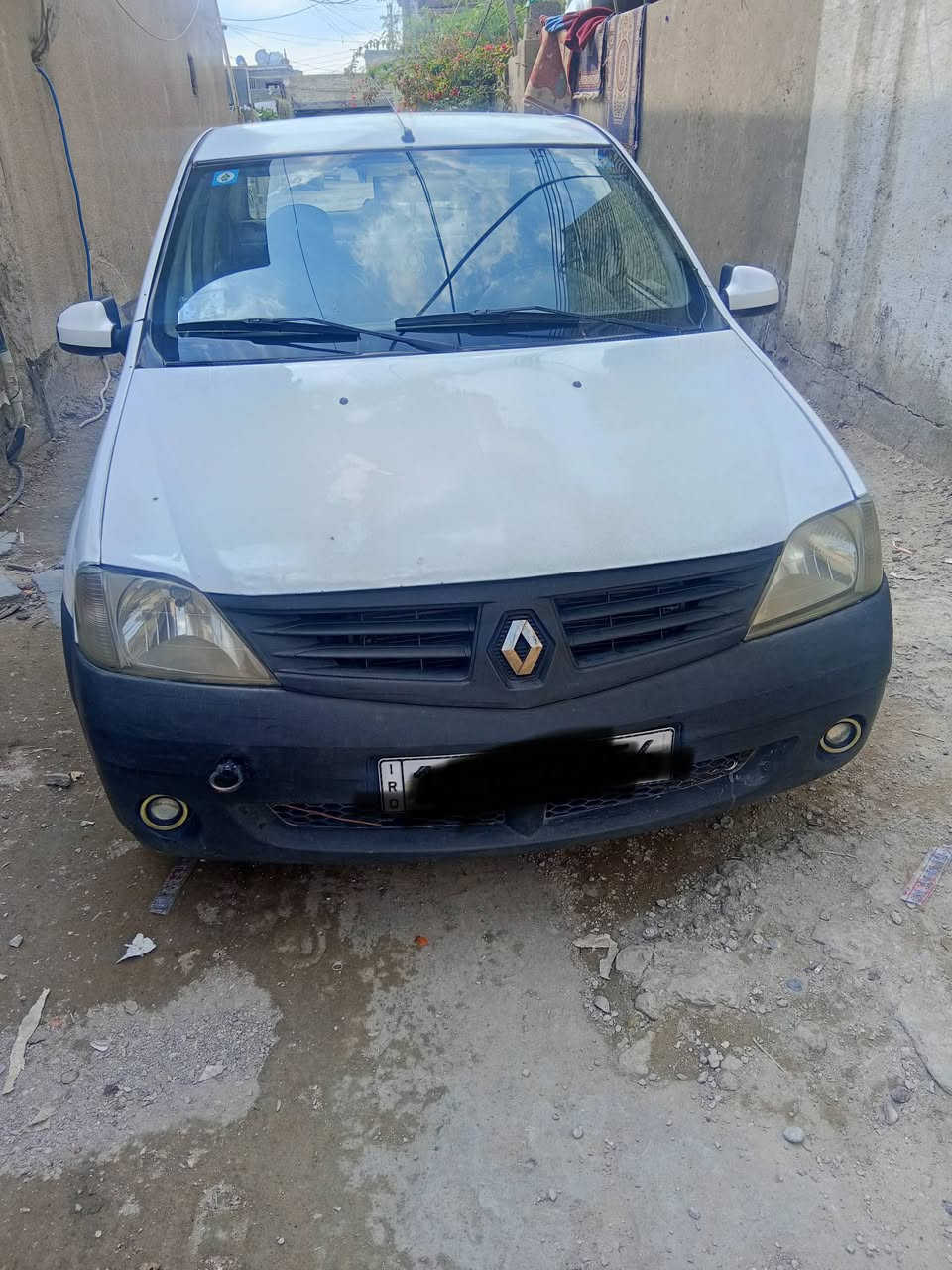 سلاام عليكم سياره رينو الوكان اسمي بغداد رقم انكليزي تحويل مباشر محرك وكير خير من الله سياره نضيفه خياسات بسيطه شويه العنوان بغداد رشاد رقم ***********
