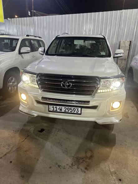 اسلام عليكم لاندكروز  2015 بريم مكفوله بدون صبغ فقط بارد شبر كراسي كهرباء ٣ حركات زنون عالي تشغيل عن بعد هزه جديده بل اظافه الى تخم تاير ياباني معروضه 430ورقه للأستفسار *********** {معرض جاسم الحسني}
