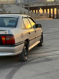 فيكترا • ١٩٩٢ • مكينة ١٫٨