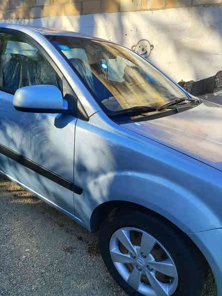 كياا ريو 2008 ضرر فقط الباب الامامي الجهة اليمنى السعر 85وبيها مجال الاستفسار اكثر الاتصال برقم ***********
