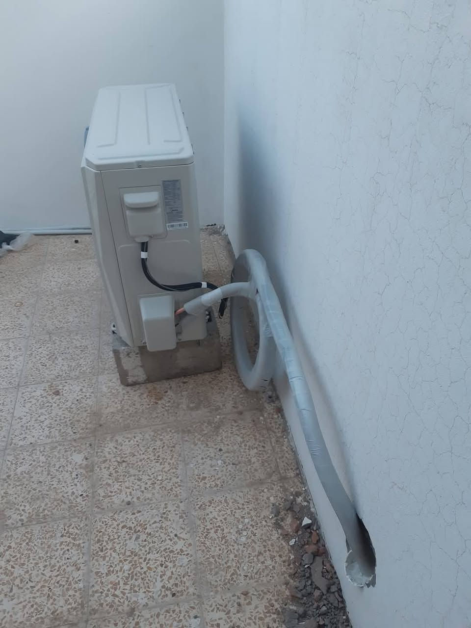 سبلت ٢ طن ميديا
تدفئه +تبريد  مفتوح مامنصوب لان شلنه من مكان لمكان 
السعر ٤٠٠ 
المكان الثعالبه الشعب


**إذا كنت صاحب هذا الإعلان وتريد حذفه لأي سبب، رجاءا أرسل رسالة إلى الدعم الفني**