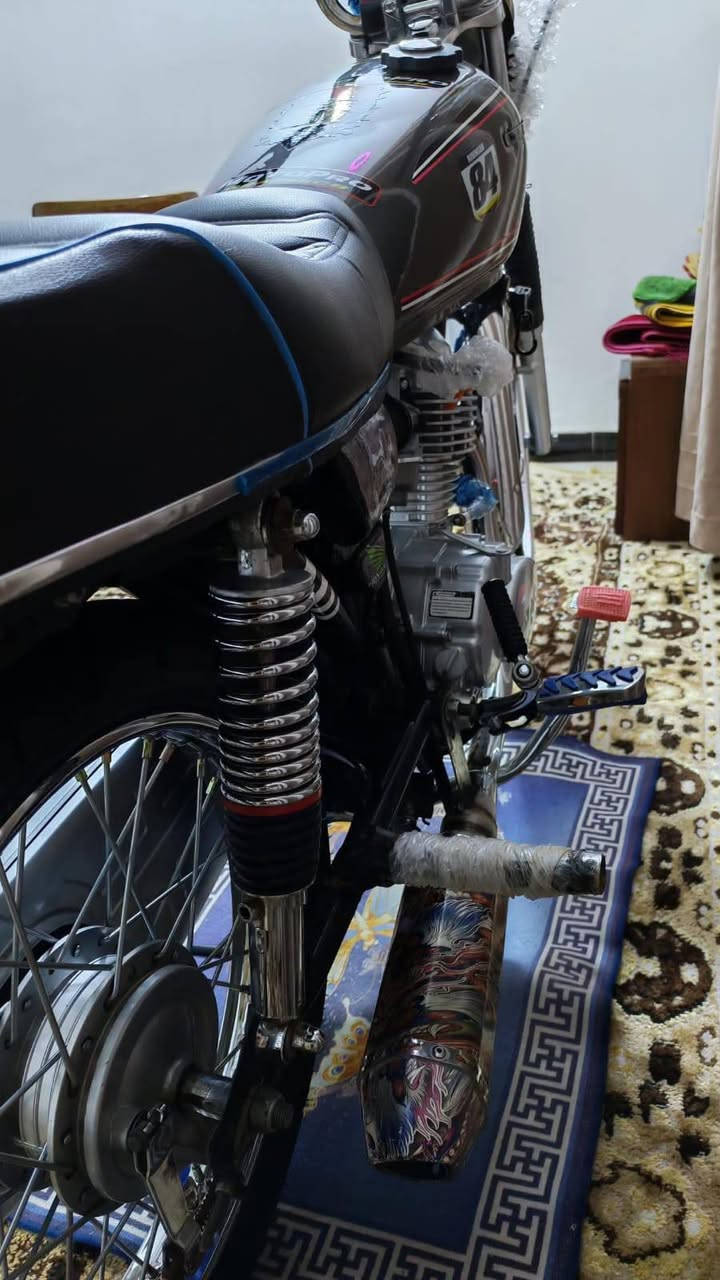 سلام عليكم نامه 4كير نضافه فول اقوه محرك مشدود الهه انتنس موديل ٢٠٢٥كفاله عامه من تاير لل تاير سعره ٧٢٥وبيه مجال بسيط مكان خالديه رقم هاتف فقط ***********
