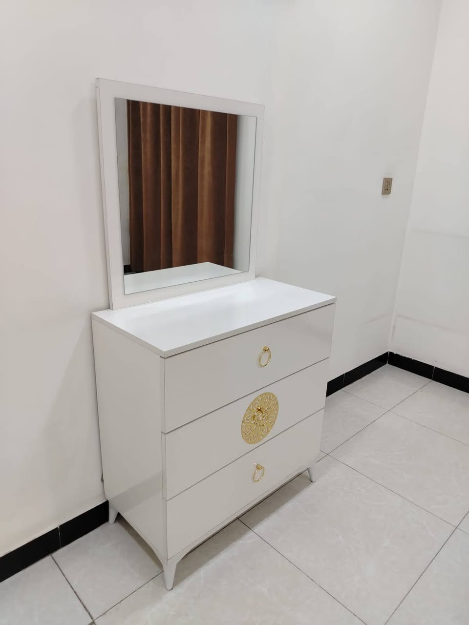 السلام عليكم
غرفة تركية المنشئ اصلية 5 قطع 
نظيفة جدآ اي ضرر ما بيها 
كنتور 6 ابواب + ميز تواليت + سرير + 2 كومدي 
السعر 450 و بي مجال للاستفسار خاص
بغداد البلديات


**إذا كنت صاحب هذا الإعلان وتريد حذفه لأي سبب، رجاءا أرسل رسالة إلى الدعم الفني**