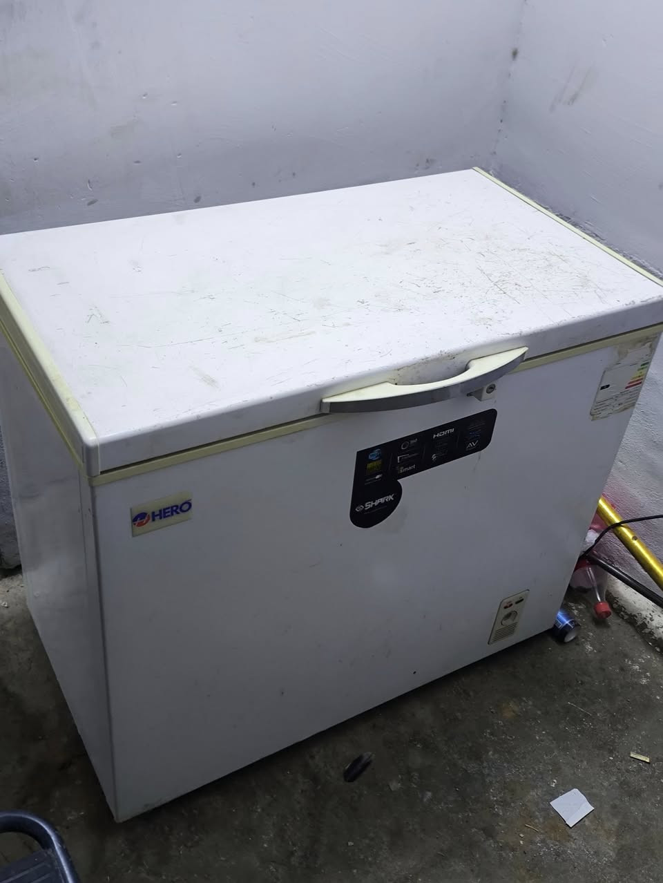 السلام عليكم ثلاجه نضيفه للبيع وكيزر اثنيهن 200 قفل رقمي ***********
