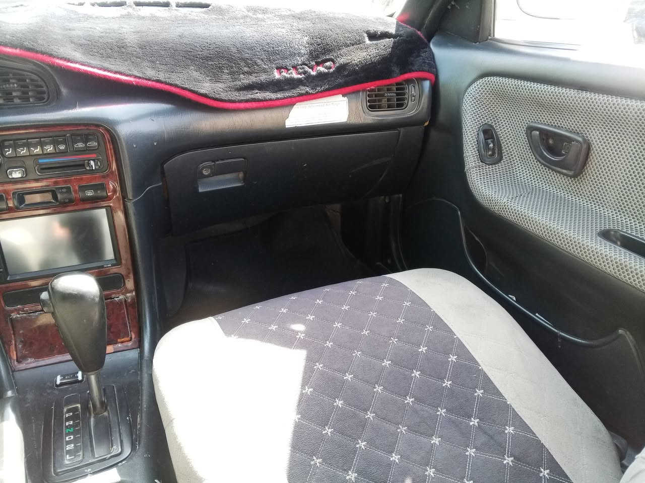 سوناتا تو ١٩٩٤ لون ابيض كير اتو محرك ٢٠٠٠ المرغوب و كير كفاله سياره جاهزه من كلشي سنتر لك مسجل شاشه كامره خلفيه غرفة السياره جاهزه مبيه اي عيب مكفوله من الضريبه 
عدى الجاملغ الامامي اليمين بي طخه ومعدل الساره رقم انبار انكليزي باسمي السياره تحويل ثاني يوم هزه مساقطه صار كم شهر
السياره نقصها تبريد فقط 
السعر ٤٣  رقم ***********
