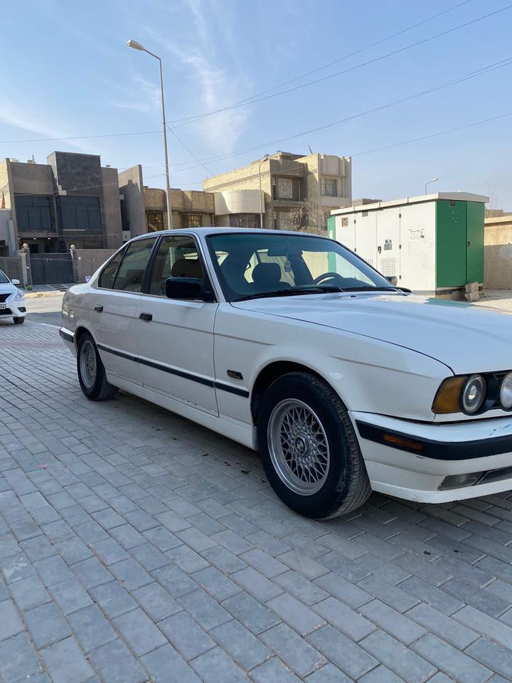 سلام عليكم سياره بي ام 525البيع فقط مكفوله من الضربه فقط مصبوغه عام الجماليه. صبغ الشمال مكينه بلاديهً مسكر عدل كير محرك خير من الله صدر خلفي امامي جديدتبريد ثلج قطعتين  سنتر لك شغال سلايت طكتين بجم عريض سياره كهربائيات كله شغاله منضومه زنون عالي سياره جاهزه من كلشي رقم سليمانيه إنكليزي بسمي سنويه 2030 سعر64وبيها مجال مكان كربلاء  رقم الهاتف ***********
