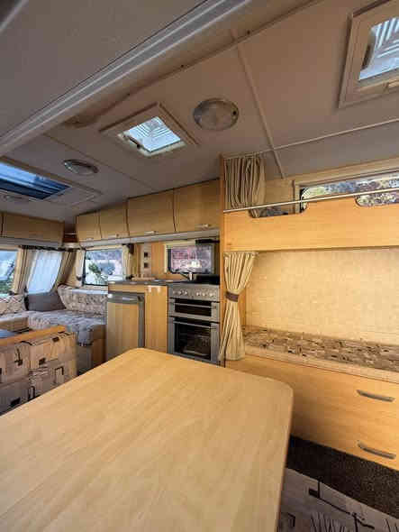 كرفان اوروبي فول  ٨متر  منفست  حمام تباغ سلاجه ستمي كرمي كبري دانشتن سعر١٣٠وه ره قه عنوان شقلاوه***********
