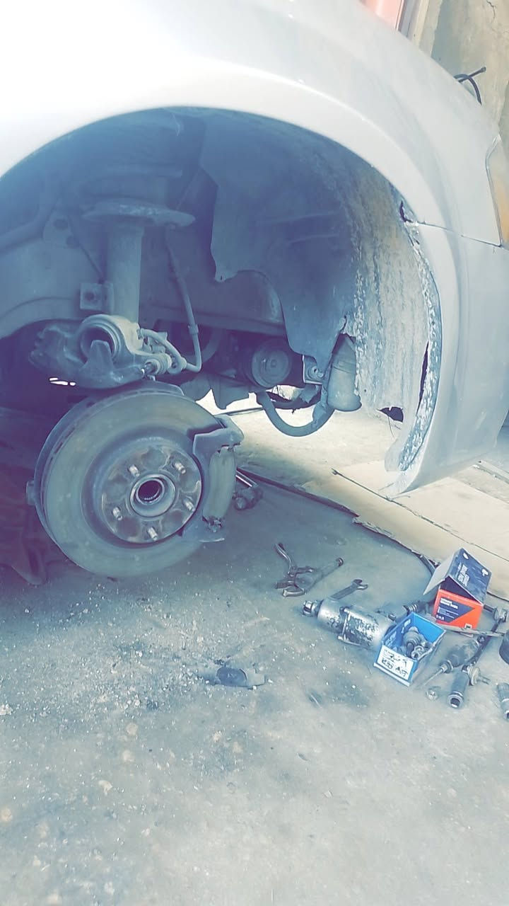 اسعد الله اوقاتكم بكل خير جزء بسيط حدادة صدر 
اي عطل عدكم بخصوص الحداده يرجي التواصل خاص 
او الاتصال ع الهاتف ***********
