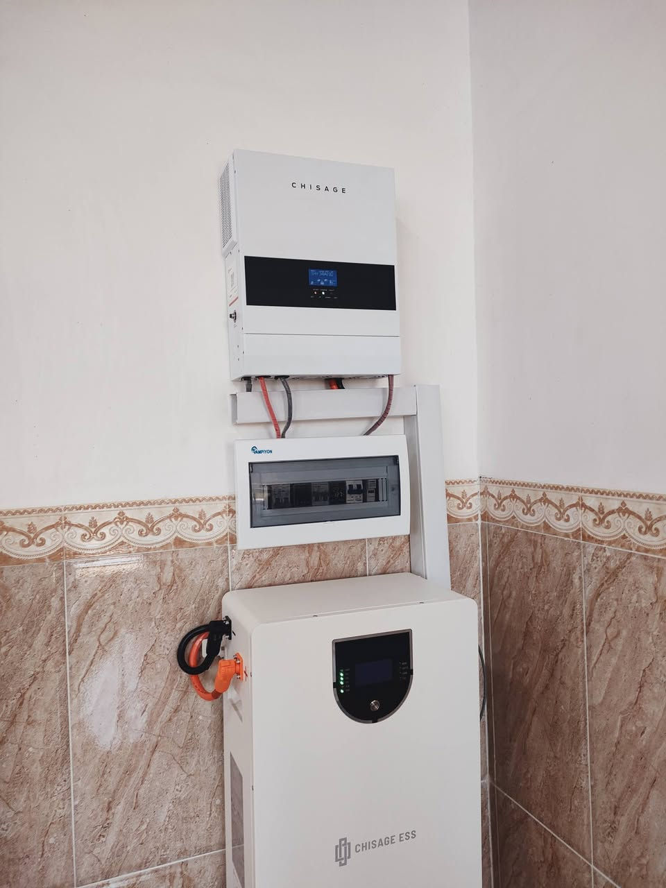 المنظومة الثانية
📍خانقين_منطقة الاخوة
تم تنصيب طاقة شمسية (شركة شيساج)
بقدرة 14امبير نهاري☀️ 10امبير ليلي🌖

تتكون المنظومة من انفيرتر بقدرة5 kw✅
وبطارية بقدرة 10 kw✅+بورد سيطرة متكامل✅
مع هيكل حديد مغلون لالواح شركة لونجي عدد7 ✅

ضمان البطارية 5سنوات حقيقية✅✅
ضمان الانفيرتر 2سنوات حقيقية ✅✅

للتواصل :
*********** المهندس صالح الحربي
*********** محمد صالح الحربي
