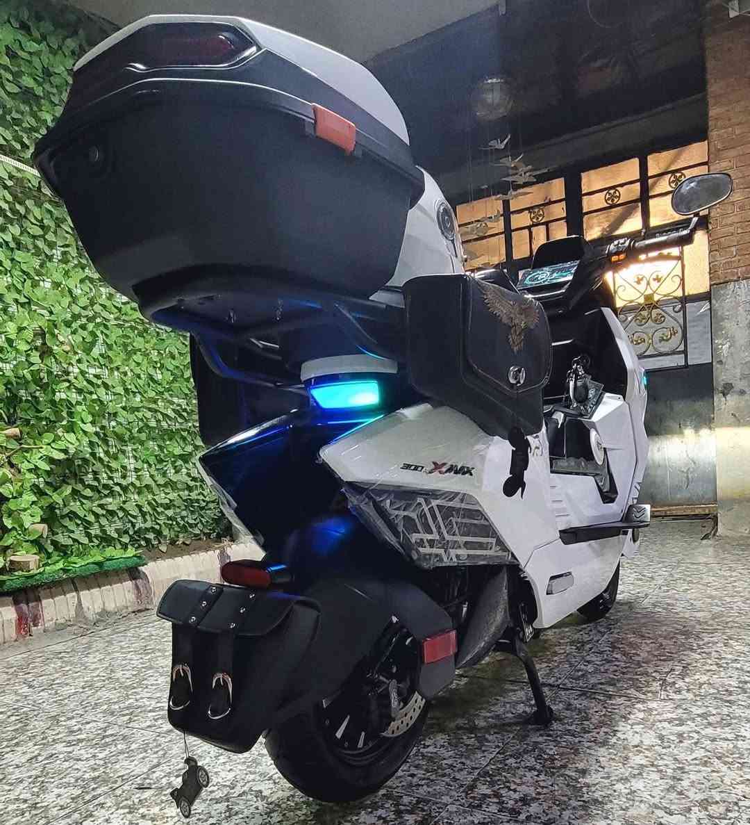 السلام عليكم..دراجه _سيزر ليو _ الجيل الثاني اخر اصدار _X_MAX.300...بطاريه ليثيوم فوسفات الحديد_60.امبير _الملف..2000..SPORT..السرعه.. 110.k فعلي...تقطع مسافه 100 كيلو بل شحنه الواحده...بلوتوث...مثبت سرعه...نظام ..MPS أمامي خلفي...مخرج .USP...تشغيل ..سويج...بصمه...كارت...سويجين وبصمتين وكارتين...مزوده جنط جانبيه وخلفيه ..قاعدة مبايل تبريد...خوذه وكاله ...مرايات جانبيه ويكلي..دراجه وضع وكاله بعده بضمان الشركه ...السعر النهائي (مليون و550) قفل وسعر نهائي...مكاني بغداد  الدورة الجمعية على الشارع العام الشراي يتصل...***********...واتساب موجود
