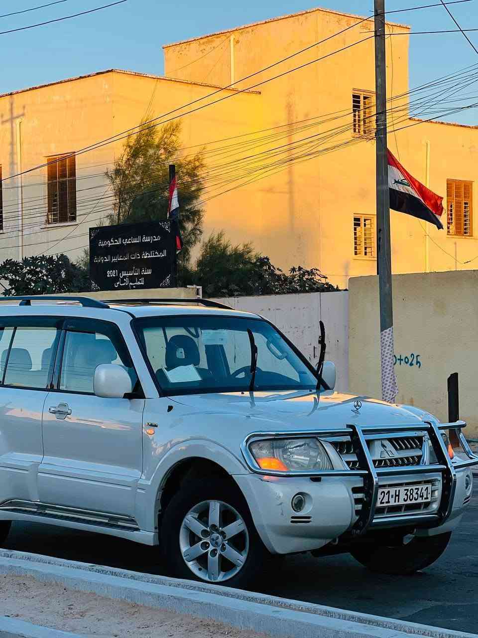 للبيع 🛑
النوع : ( متسوبيشي باجيرو حبتور خليجية العلامة الذهبية ) 

الموديل : ( 2006 )

اللون : ( أبيض لؤلؤي )

المواصفات : ( فتحة سقف ، مقاعد جلد ، تحكم كهربائي للمقاعد ، تبريد 3 قطع امامي خلفي ، نظام صوتي ممتاز ، مرايات شفط وتحكم بيهن كهربائي ، بالأضافة الى كروز مثبت سرعة ، لايت زينون ، كشافات ضباب ) 

الحالة : ( السيارة بحالة جيدة جداً ، استخدام شخصي ، والسونار يحكم أدامة كاملة من الأف للياء برغي نقص مابيها ولله الحمد ) 

معلومات أضافية : السيارة رقم سُليمانية رقم أنكليزي الجديد بأسمي تريد تحويل تريد وكالة 

الموقع : ( البصرة / الساعي مُقابيل حلويات الخاصكي )

السعر : ( ▪️ 𝟏𝟏𝟕 ▪️ ) وبي مجال للطيبين

للتواصل : ( *********** )📝
