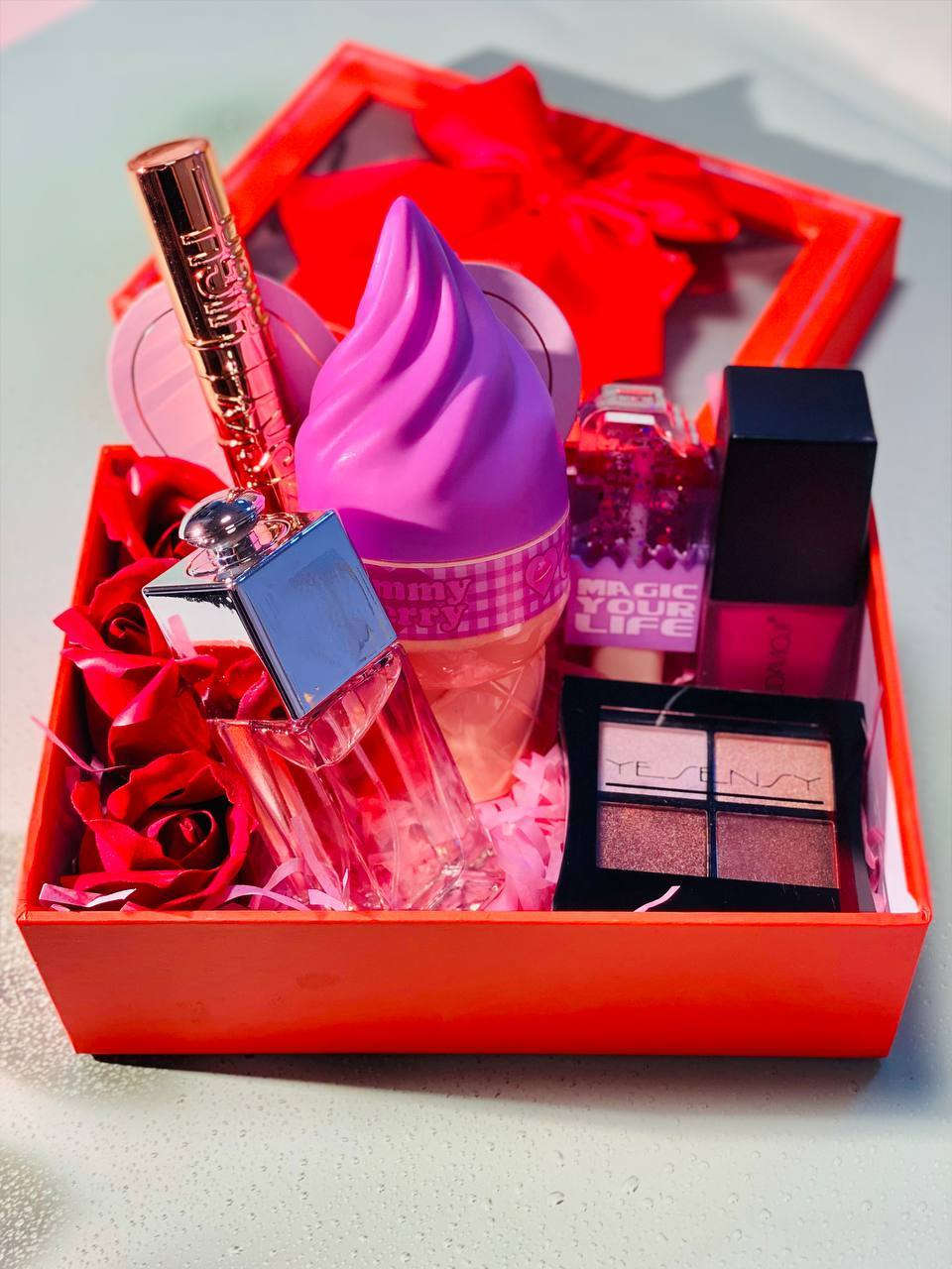 عيد الحب غير ويّا هالبوكس 💝
بوكس فخم يضم عطر ناعم، مكياج أنثوي، ولمسة دلع تخلي القلب يذوب 😍✨
ألوانه رومانسية، ريحته تجنن، وكل قطعة بيه مختارة بحب 💄🌸
#الححزدايركت
واتساب. ***********
