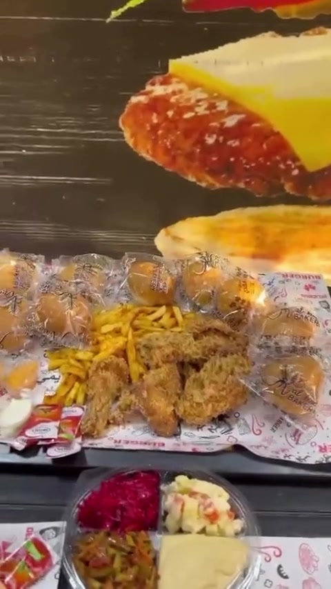#مطعم كنتاكي مقرمش 🐔
بيتزا طازجة من الفرن 🍕
مقبلات تشهي 😋
وعربي دجاج بطعم ما يتفوّت 🌯

كل اللي تحبه بمكان واحد ❤️
ننتظركم وتجربتكم تهمنا �#fyp #trending #explorer #محموديه


**إذا كنت صاحب هذا الإعلان وتريد حذفه لأي سبب، رجاءا أرسل رسالة إلى الدعم الفني**